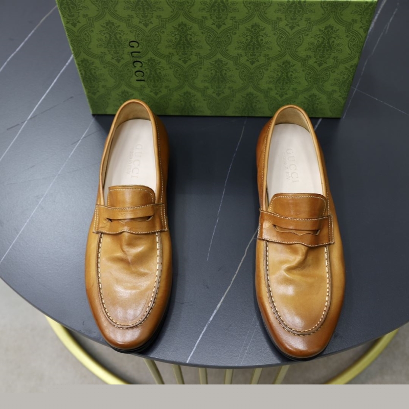 G*u*i leather shoes